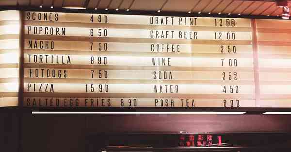 人工智能机器人忠实服务