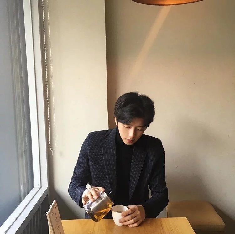 屈英先媛