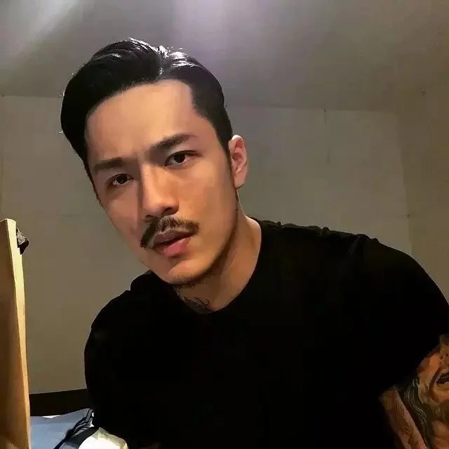 荆利韵彬